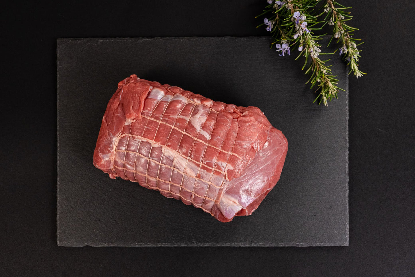 Arrosto di Limousine0 cresciuto e allevato in Val Chiavenna. Un taglio apprezzato per la sua incredibile tenerezza e il ricco sapore.