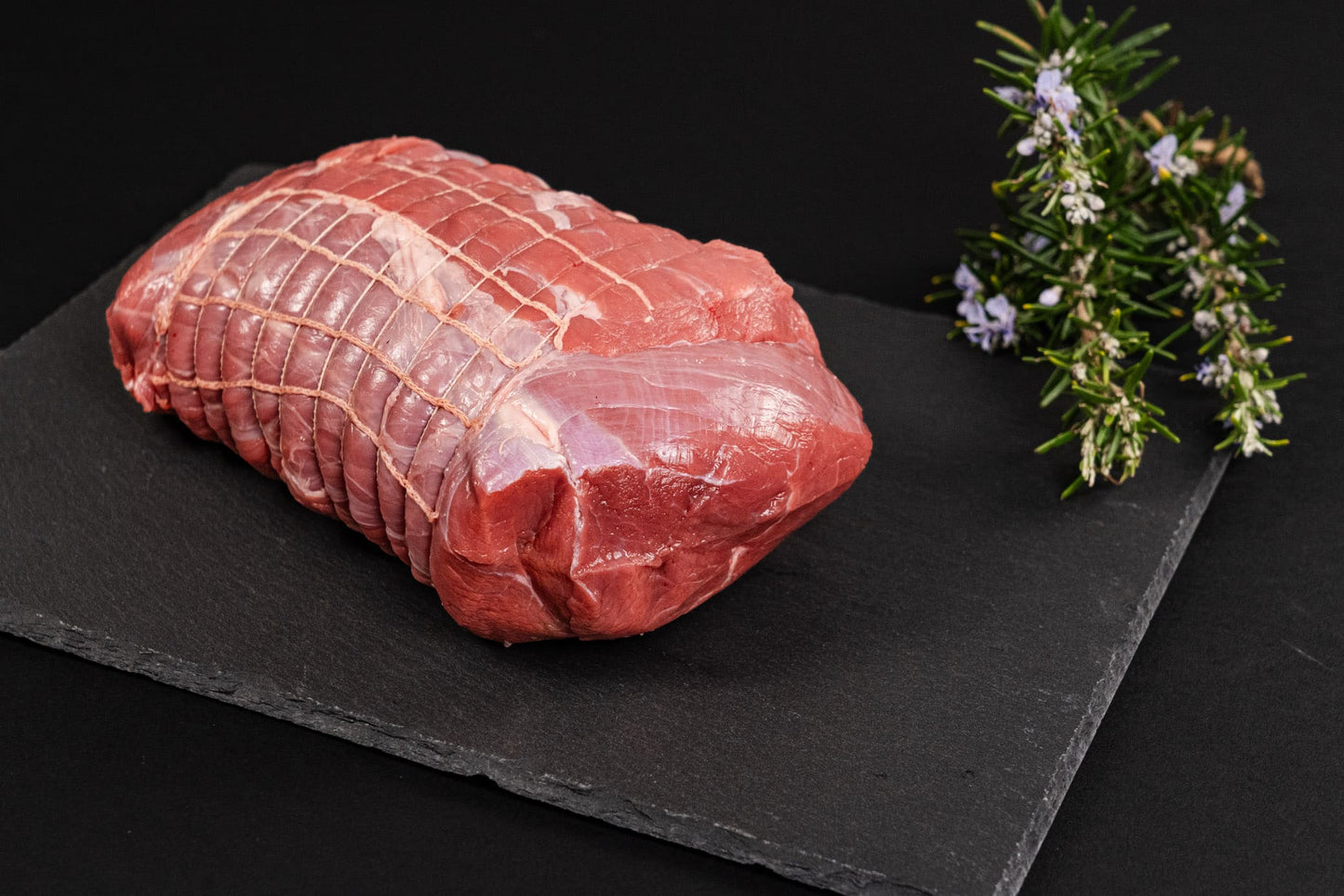 Arrosto di Limousine0 cresciuto e allevato in Val Chiavenna. Un taglio apprezzato per la sua incredibile tenerezza e il ricco sapore.