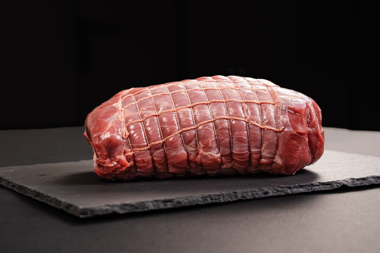 Arrosto di Limousine0 cresciuto e allevato in Val Chiavenna. Un taglio apprezzato per la sua incredibile tenerezza e il ricco sapore.