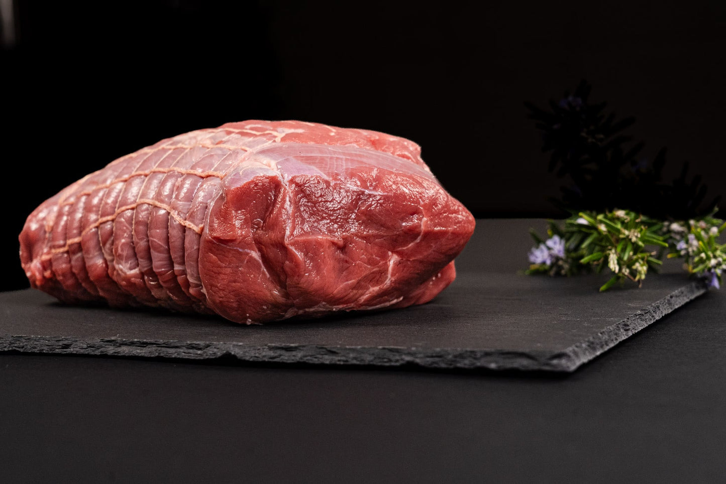 Arrosto di Limousine0 cresciuto e allevato in Val Chiavenna. Un taglio apprezzato per la sua incredibile tenerezza e il ricco sapore.