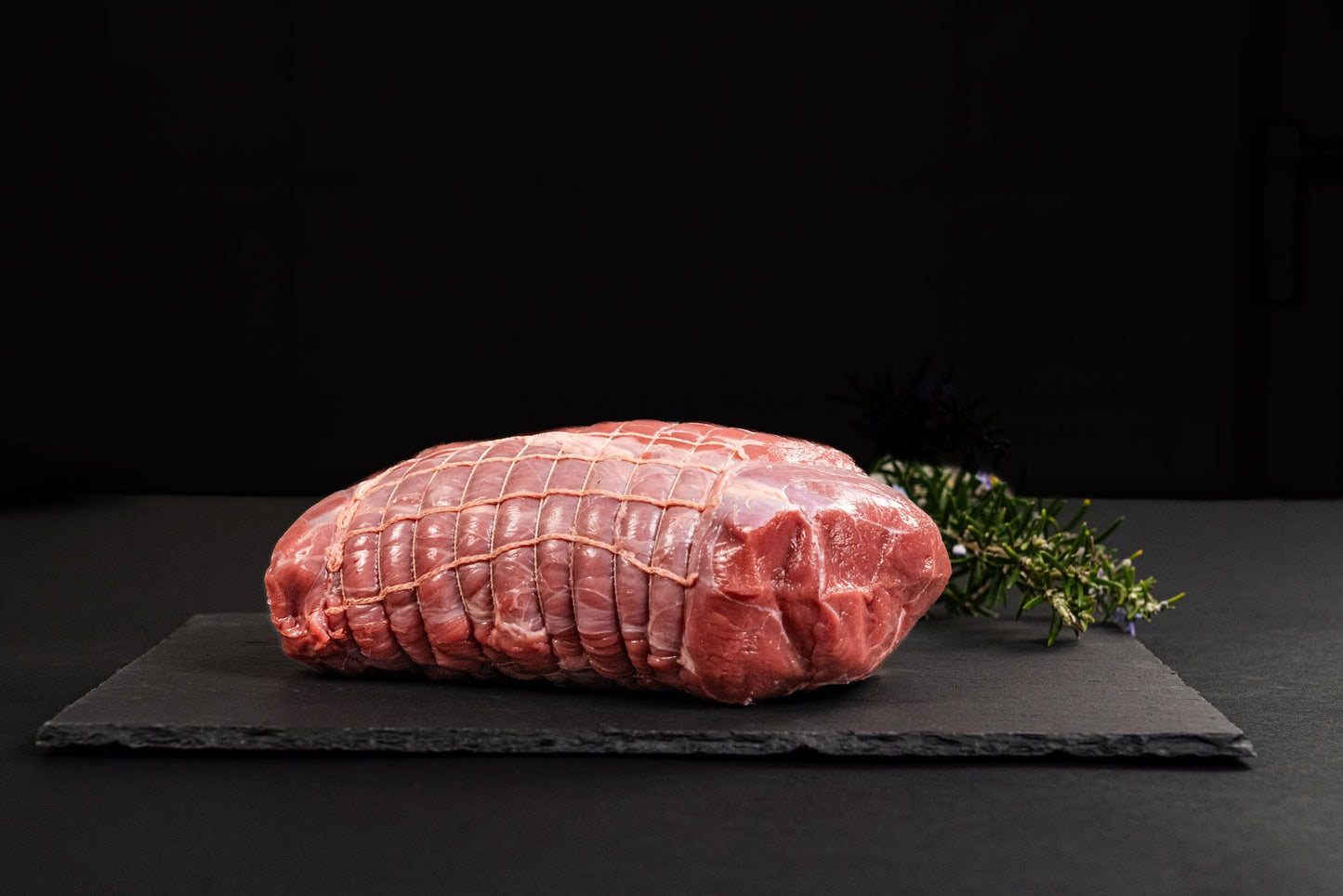 Arrosto di Limousine0 cresciuto e allevato in Val Chiavenna. Un taglio apprezzato per la sua incredibile tenerezza e il ricco sapore.