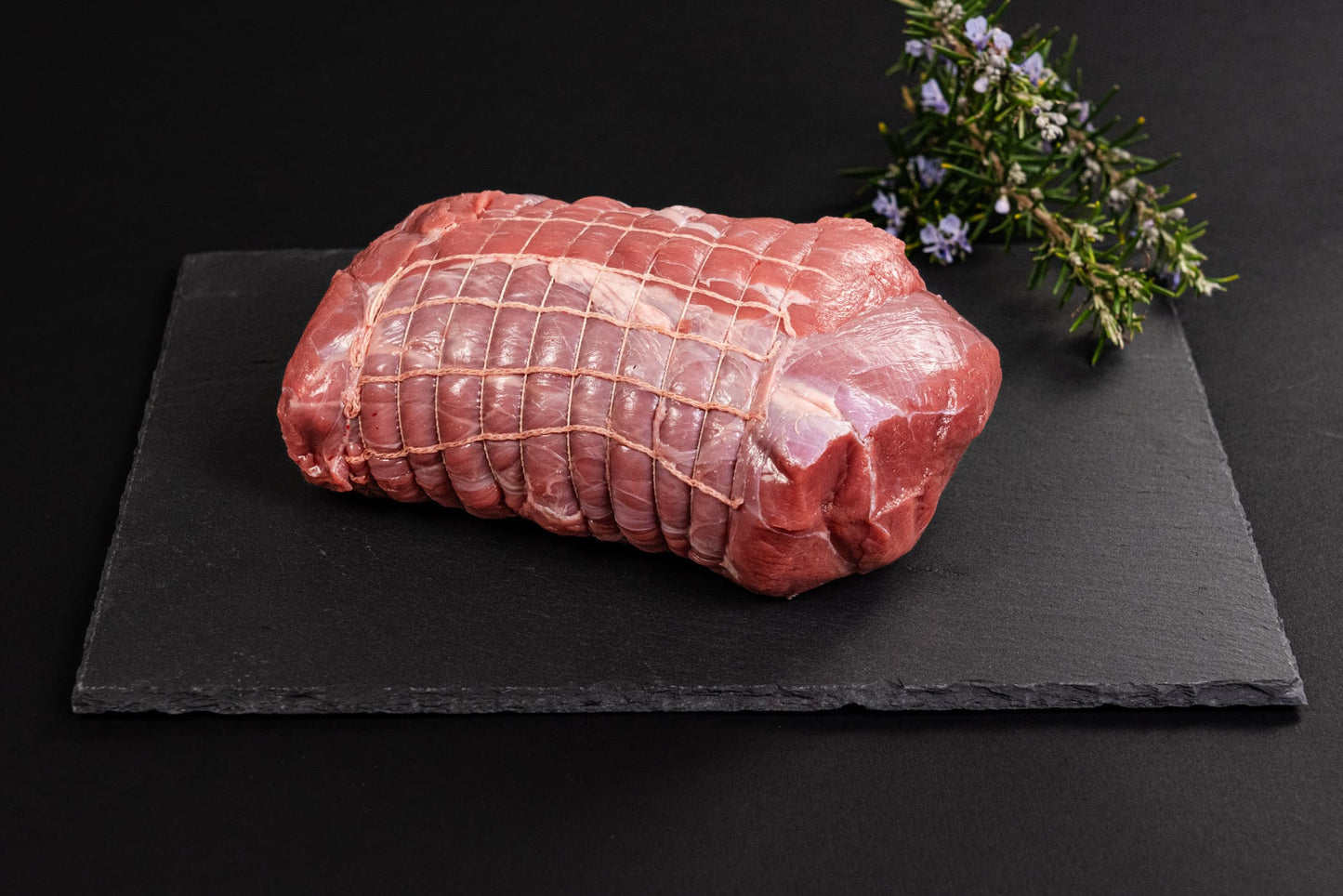 Arrosto di Limousine0 cresciuto e allevato in Val Chiavenna. Un taglio apprezzato per la sua incredibile tenerezza e il ricco sapore.