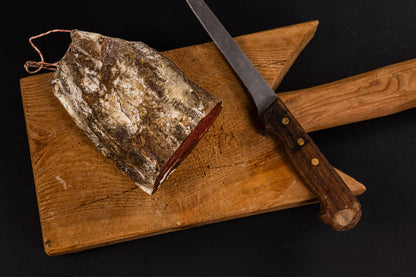 La Bresaola della Valchiavenna delle nostre mucche, è un prodotto speciale, un salume magro e saporito, ottenuto dalla miglior carne di Limousine.