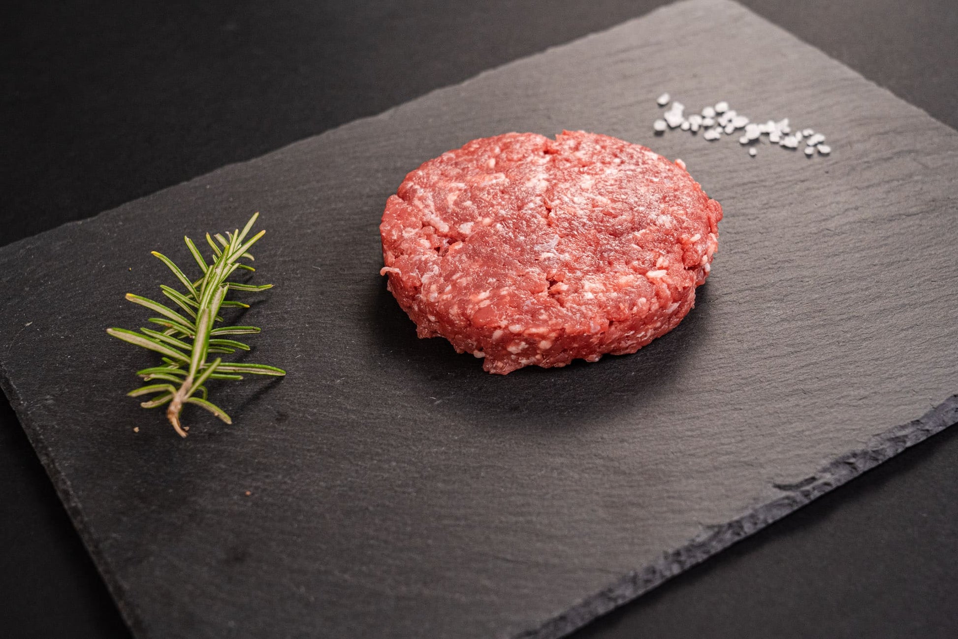 Il nostro Maxi Hamburger da 150gr di Limousine, proveniente dalla Valchiavenna, una vera delizia per gli amanti della carne.