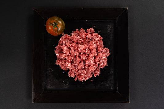 La nostra Carne Trita per Sugo, proveniente dalle migliori selezioni di Limousine della Valchiavenna, è l'ingrediente segreto per un sugo casalingo autentico e saporito.