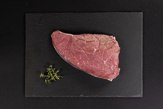 La nostra Tagliata di Limousine, da carne allevata esclusivamente in Valchiavenna, è un taglio premium che incanta per la sua morbidezza e il sapore intenso.