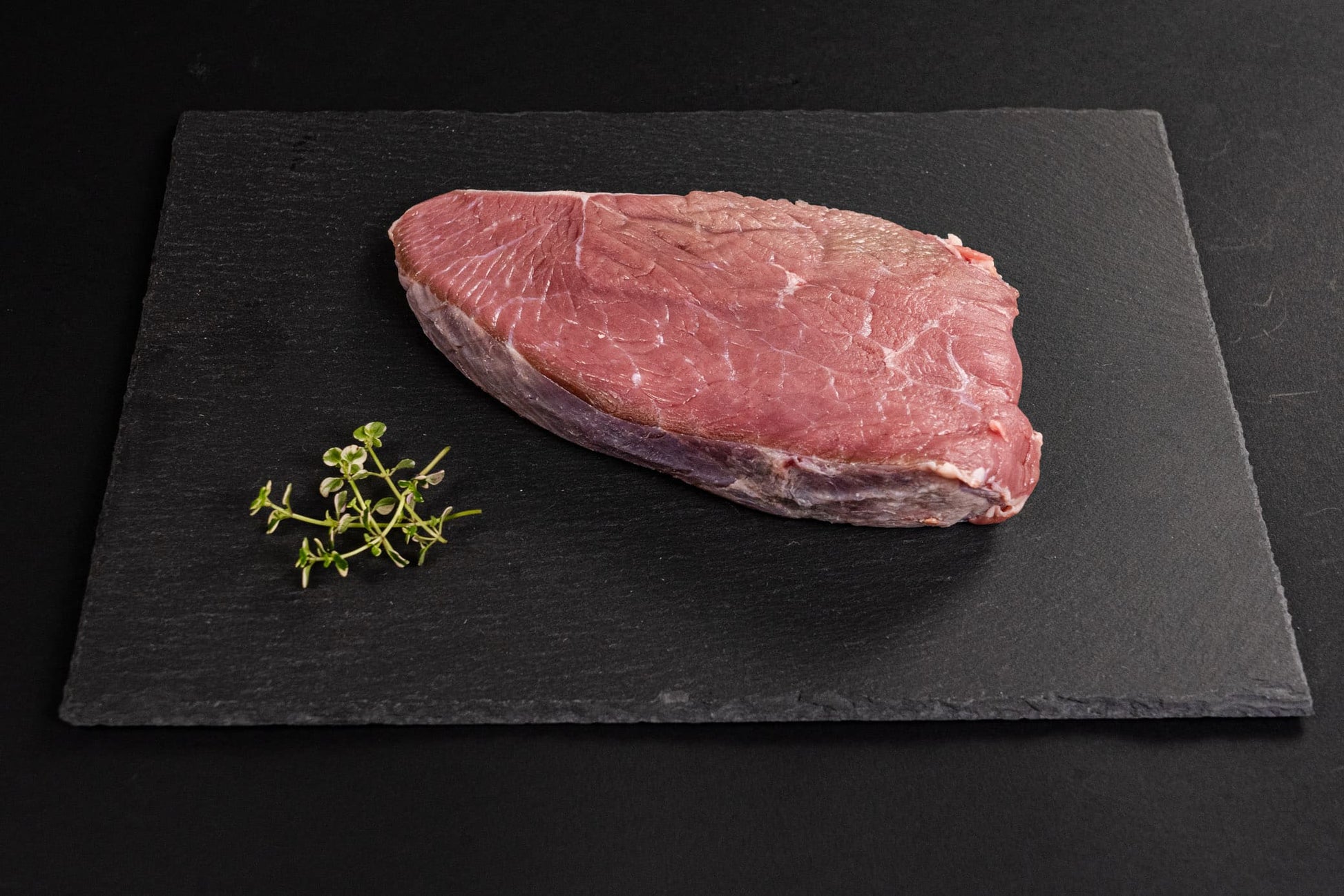 La nostra Tagliata di Limousine, da carne allevata esclusivamente in Valchiavenna, è un taglio premium che incanta per la sua morbidezza e il sapore intenso.