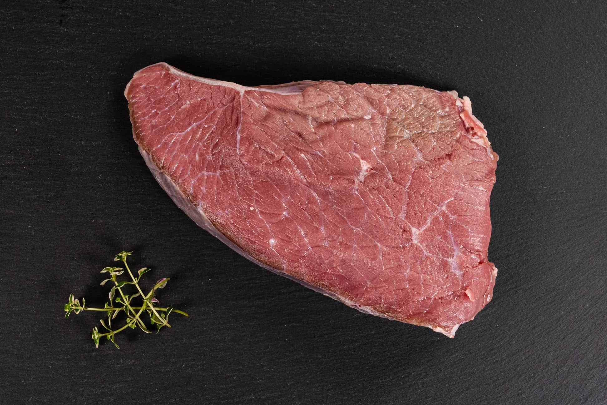 La nostra Tagliata di Limousine, da carne allevata esclusivamente in Valchiavenna, è un taglio premium che incanta per la sua morbidezza e il sapore intenso.